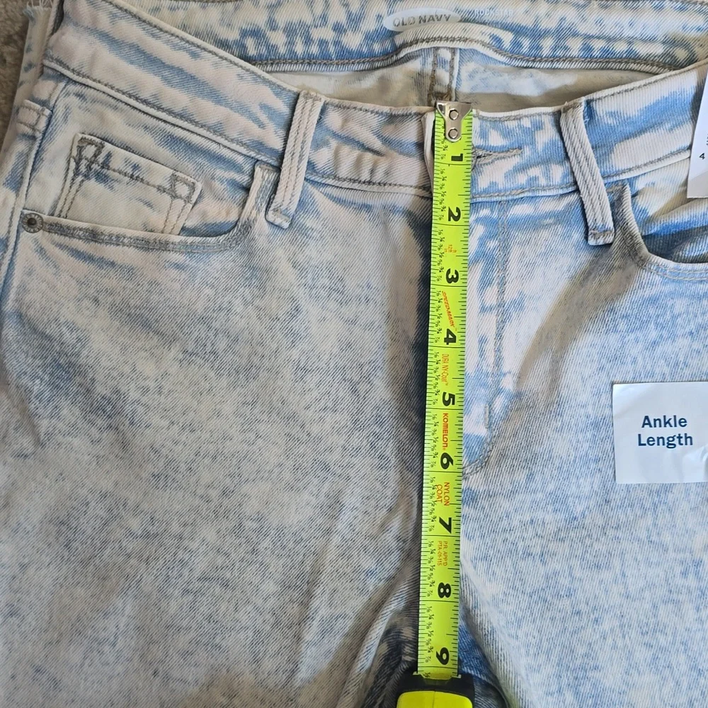 Old navy Acid Wash Jeans, size 4, ankle length, NWT - Picture 13 of 16